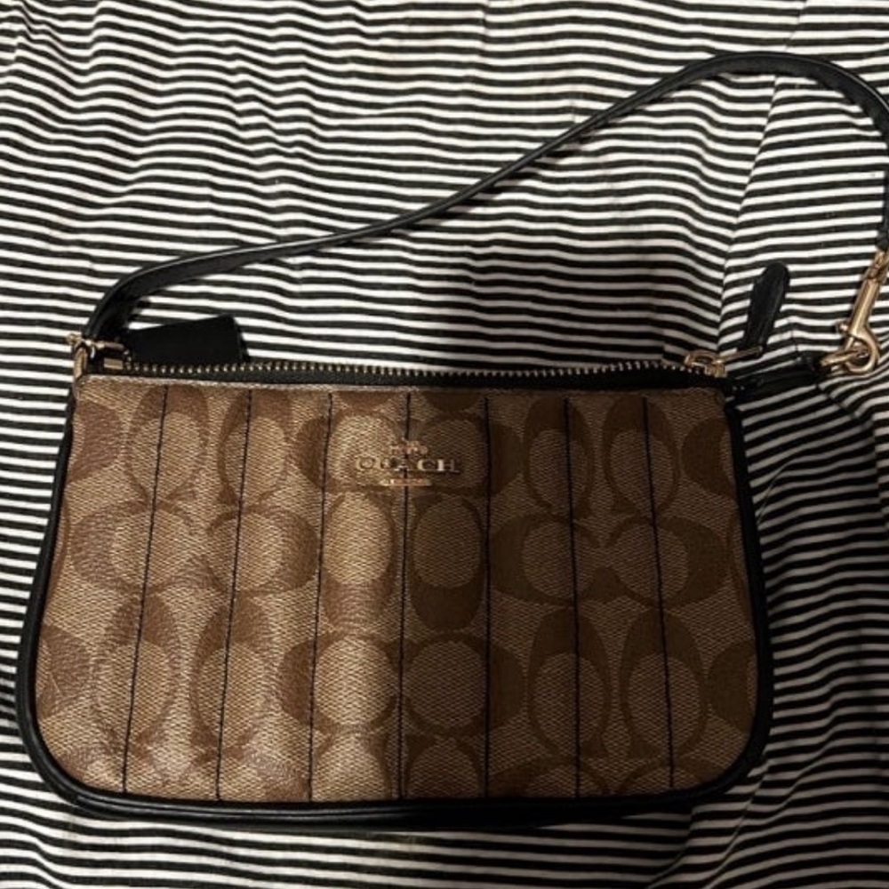 COACH NOLITA 19